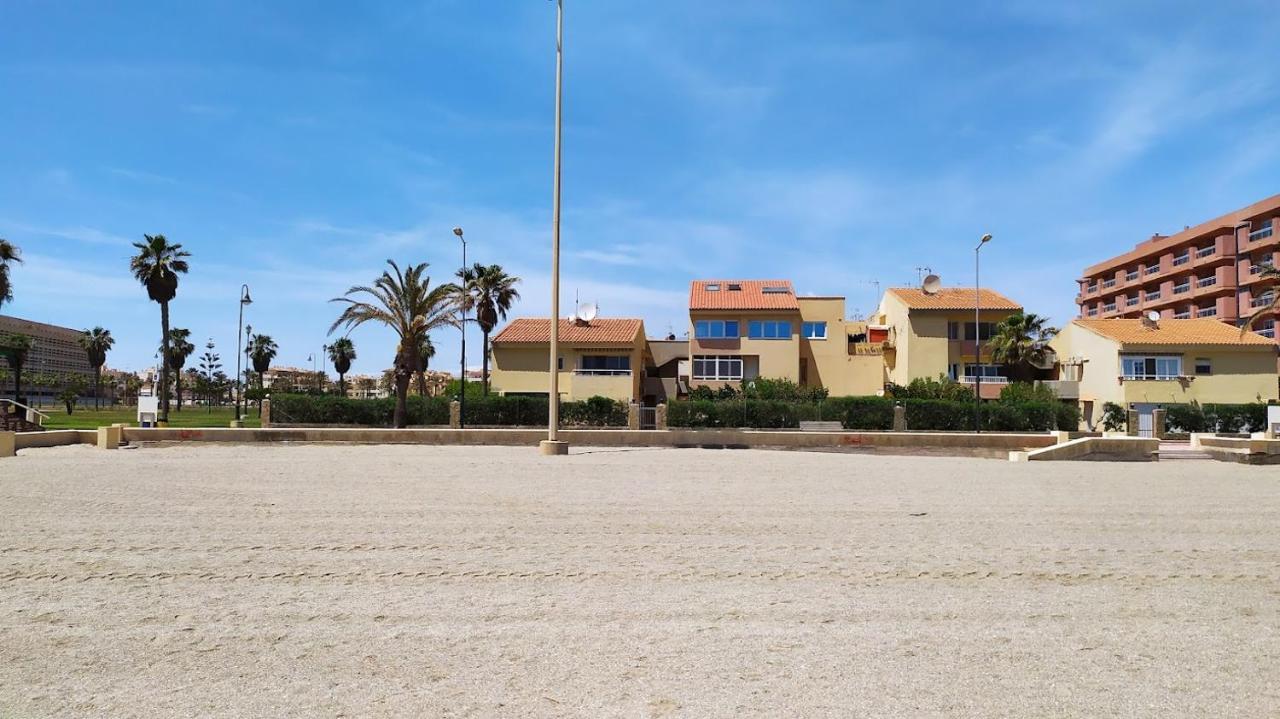Atractivo Apartamento En La Playa Con Parking โรเกตัสเดมาร์ ภายนอก รูปภาพ